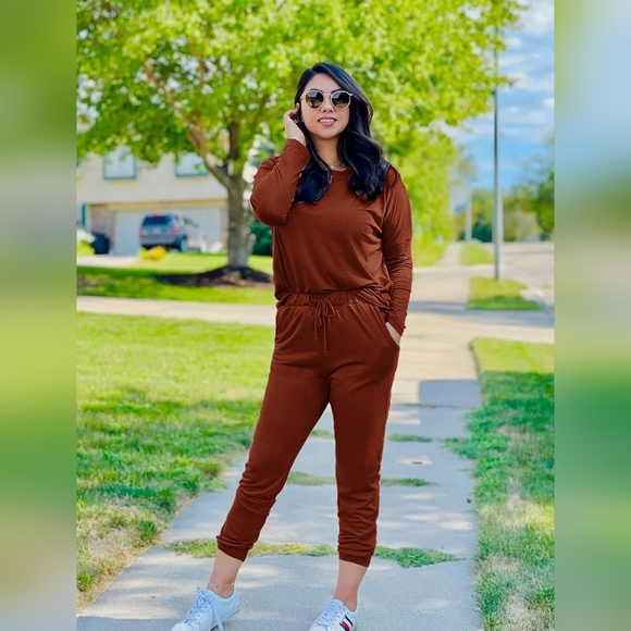 Women's 2pc. Outfit Brick Red Long Sleeve CrewNeck Top and Pants Tracksuit - Picture 5 of 6